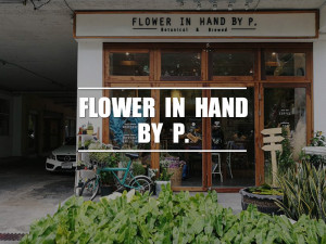 Flower in hand by P. "ร้านดอกไม้ที่มีกลิ่นกาแฟ" อีกคาเฟ่ ย่านอารีย์